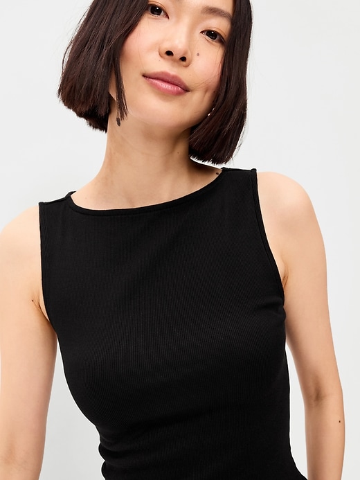 L'image numéro 4 présente Robe courte à taille tombante en matières mixtes