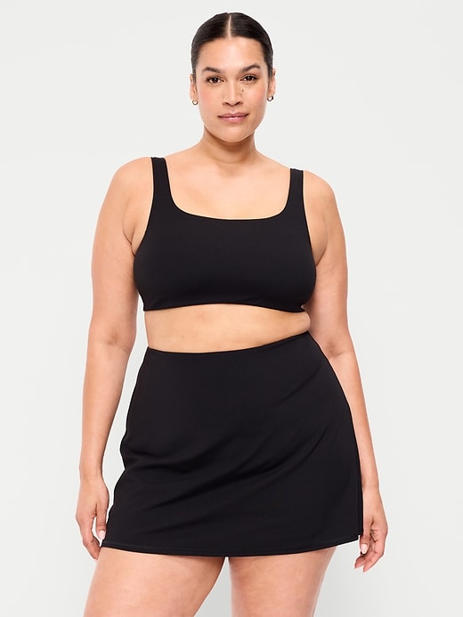 L'image numéro 6 présente Soutien-gorge de sport à encolure carrée et à maintien léger StudioSmooth