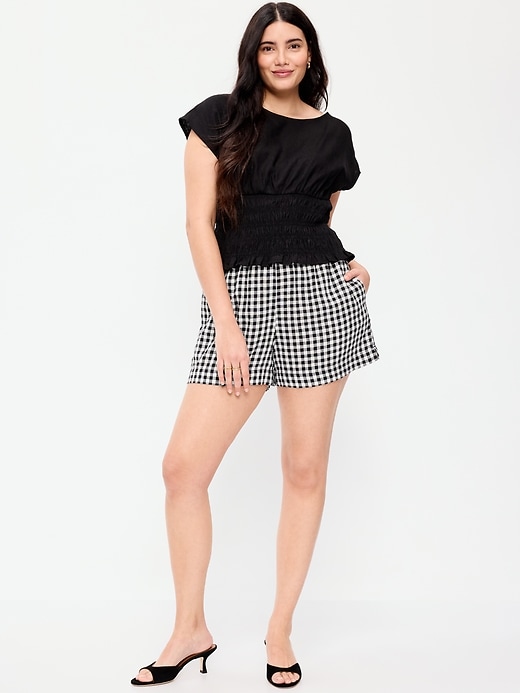 L'image numéro 3 présente Short en mélange de lin à taille haute, entrejambe de 9 cm