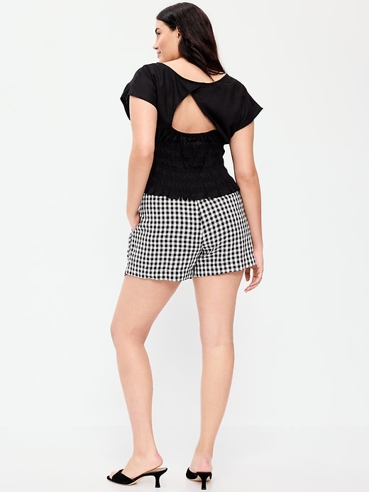 L'image numéro 4 présente Short en mélange de lin à taille haute, entrejambe de 9 cm