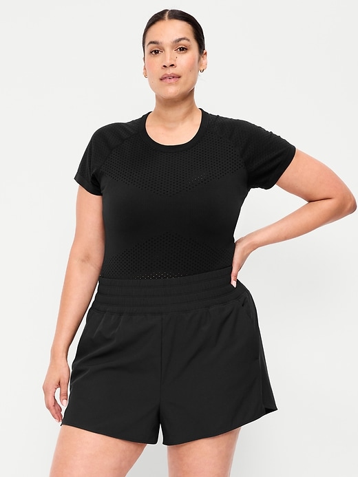 Image number 7 showing, Seamless Textured Cropped T-Shirt