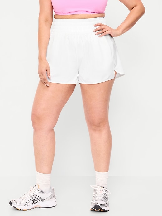 L'image numéro 6 présente Short de course froissé à taille très haute, entrejambe de 7,5 cm