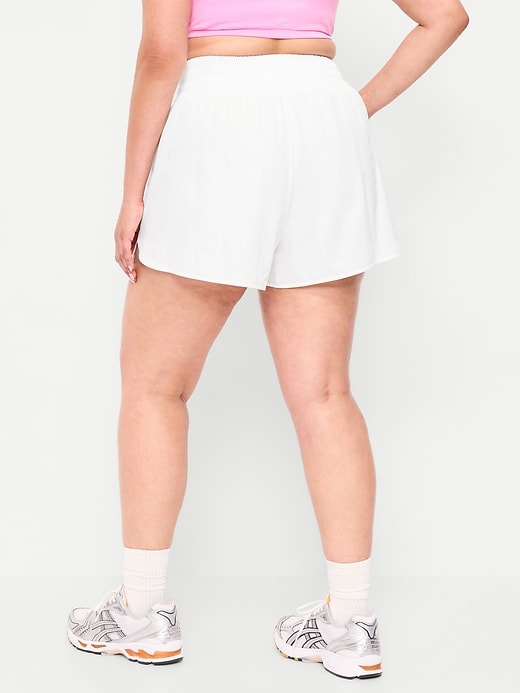 L'image numéro 7 présente Short de course froissé à taille très haute, entrejambe de 7,5 cm
