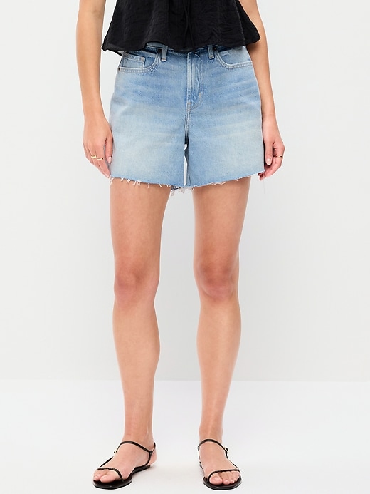 L'image numéro 2 présente Short coupe généreuse en denim à taille haute, entrejambe de 5 cm
