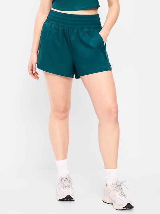 L'image numéro 5 présente Short de course froissé à taille très haute, entrejambe de 7,5 cm