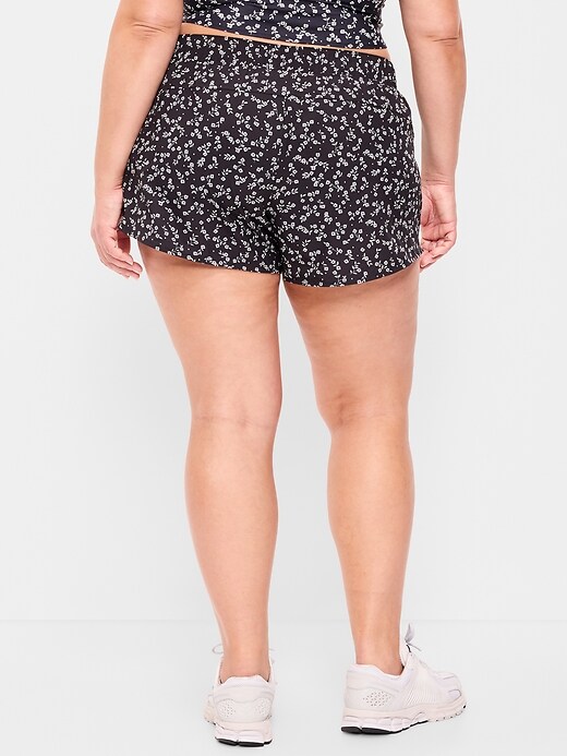 L'image numéro 7 présente Short de course StretchTech à taille mi-basse, entrejambe de 7,5 cm