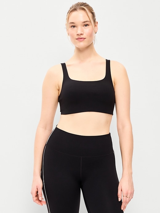 L'image numéro 4 présente Soutien-gorge de sport à encolure carrée et à maintien léger StudioSmooth