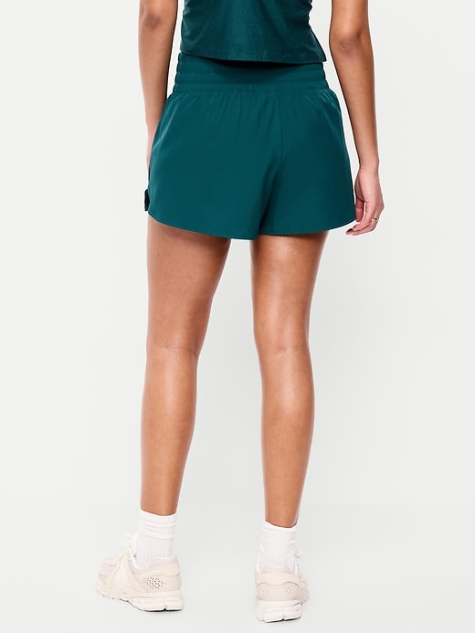 L'image numéro 2 présente Short de course froissé à taille très haute, entrejambe de 7,5 cm