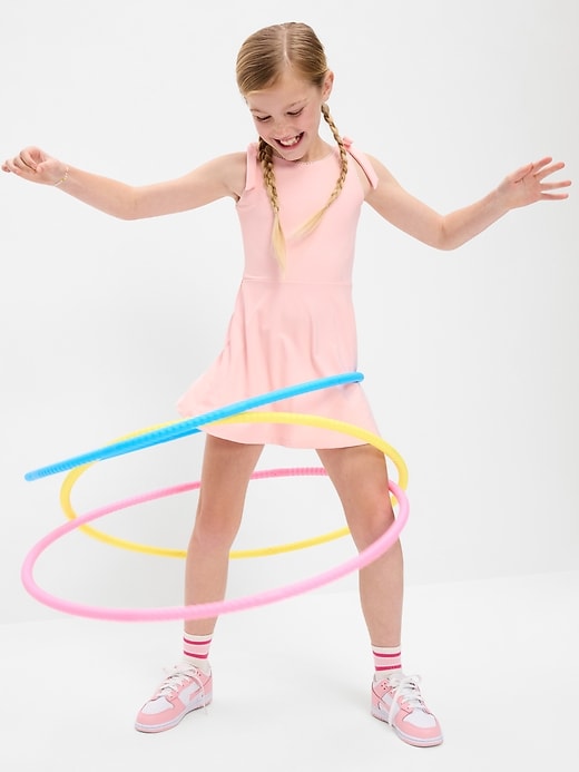 L'image numéro 1 présente Robe de sport sans manches à bretelles nouées PowerSoft pour fille