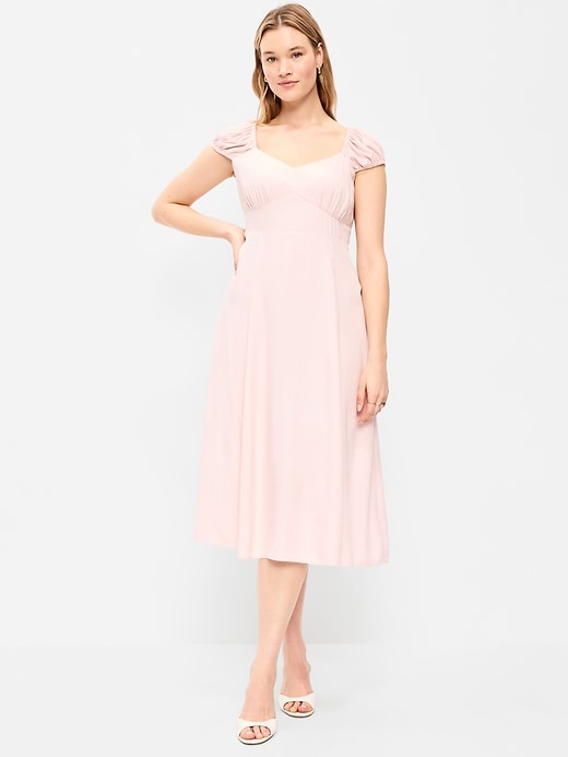 L'image numéro 6 présente Robe mi-longue ajustée et évasée à manches courtes