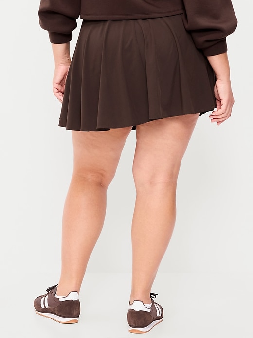 L'image numéro 6 présente Jupe-short trapèze à taille très haute en tissu extensible