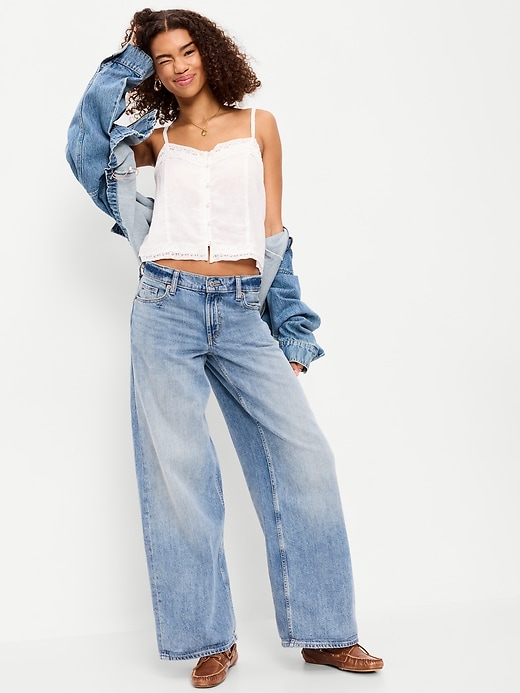 L'image numéro 3 présente Camisole en mélange de lin à bordure en dentelle