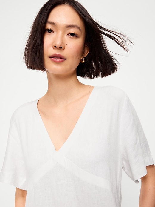 L'image numéro 4 présente Robe droite courte sans manches en mélange de lin