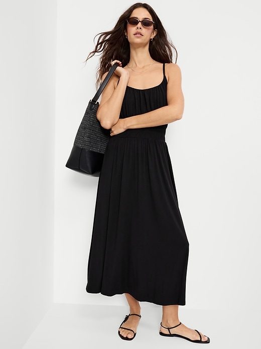 L'image numéro 3 présente Robe mi-longue ajustée et évasée en jersey à taille smockée