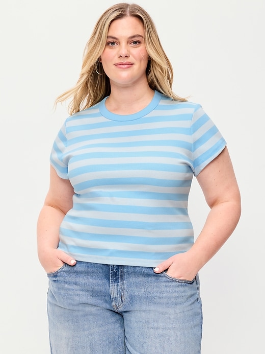 L'image numéro 5 présente T-shirt moulant côtelé ras du cou