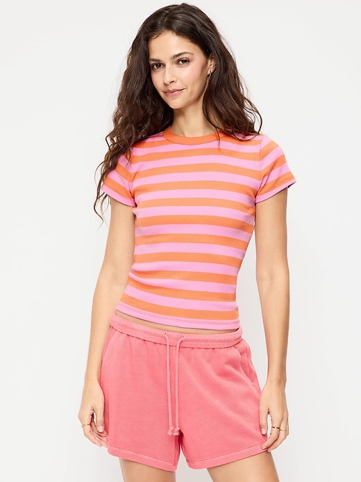 L'image numéro 1 présente T-shirt moulant côtelé ras du cou