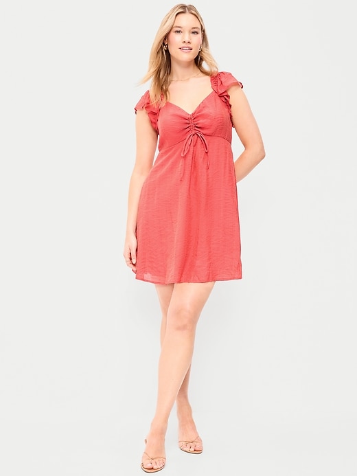 L'image numéro 7 présente Robe courte ajustée et évasée à manches flottantes