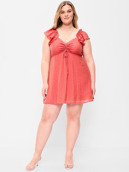 L'image numéro 9 présente Robe courte ajustée et évasée à manches flottantes