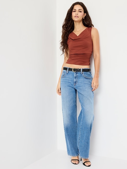 L'image numéro 3 présente Camisole asymétrique cintrée sur les côtés