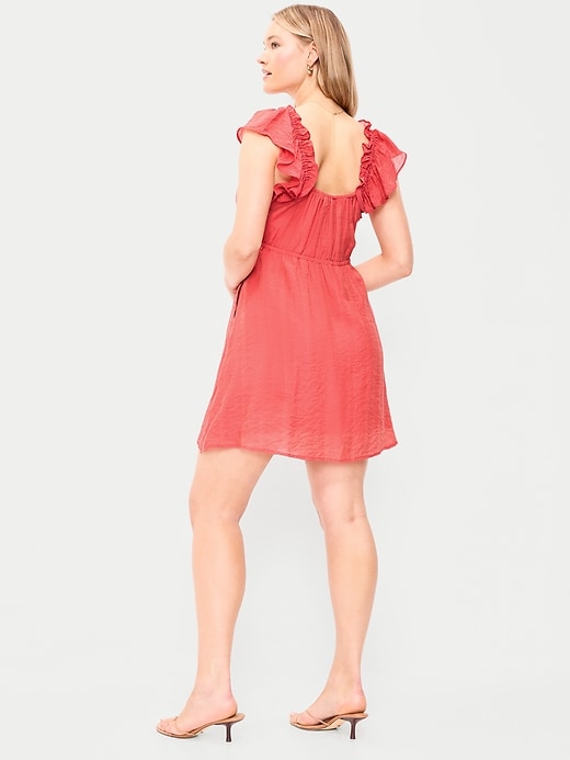 L'image numéro 8 présente Robe courte ajustée et évasée à manches flottantes