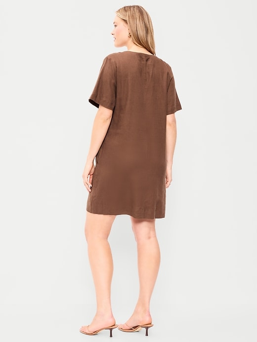 Image number 7 showing, Short-Sleeve V-Neck Mini Shift Dress