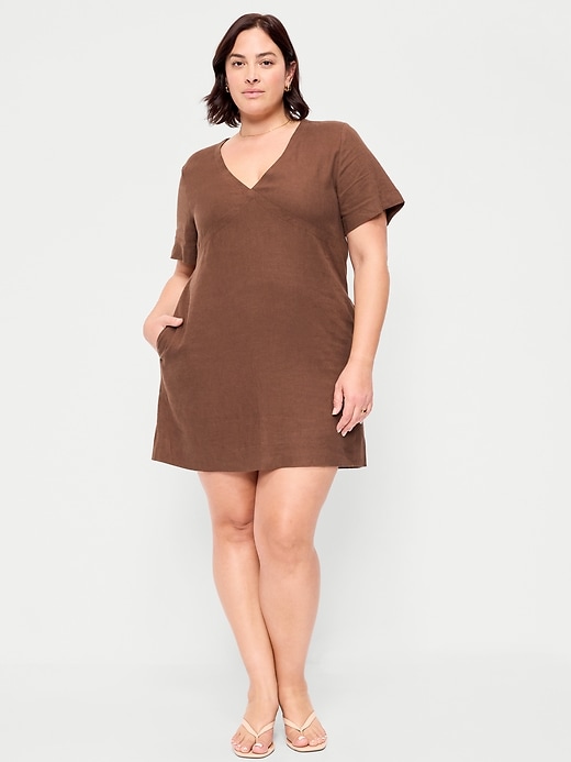 Image number 8 showing, Short-Sleeve V-Neck Mini Shift Dress