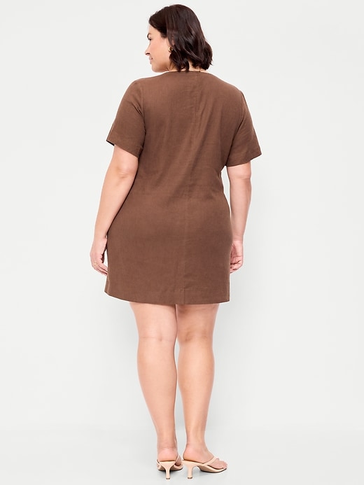 Image number 9 showing, Short-Sleeve V-Neck Mini Shift Dress