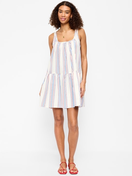 L'image numéro 3 présente Robe courte trapèze à encolure dégagée sans manches