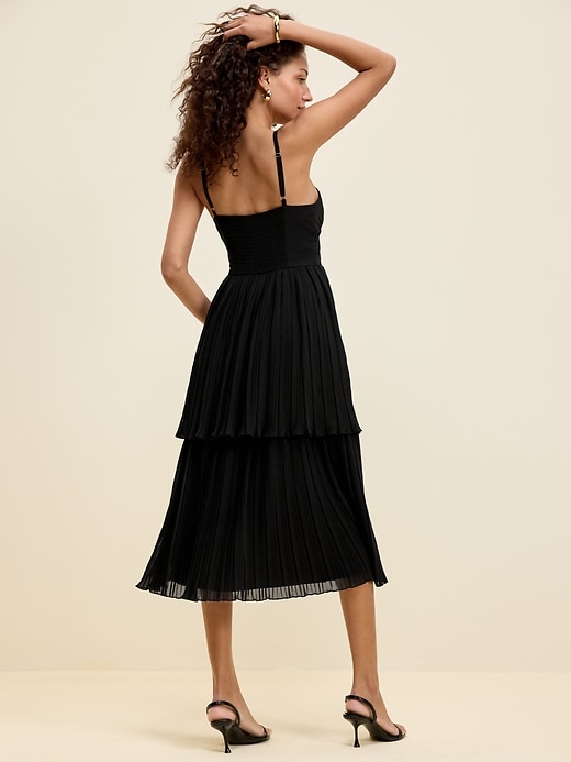L'image numéro 2 présente Robe mi-longue ajustée et évasée à plis Moments signés Old Navy