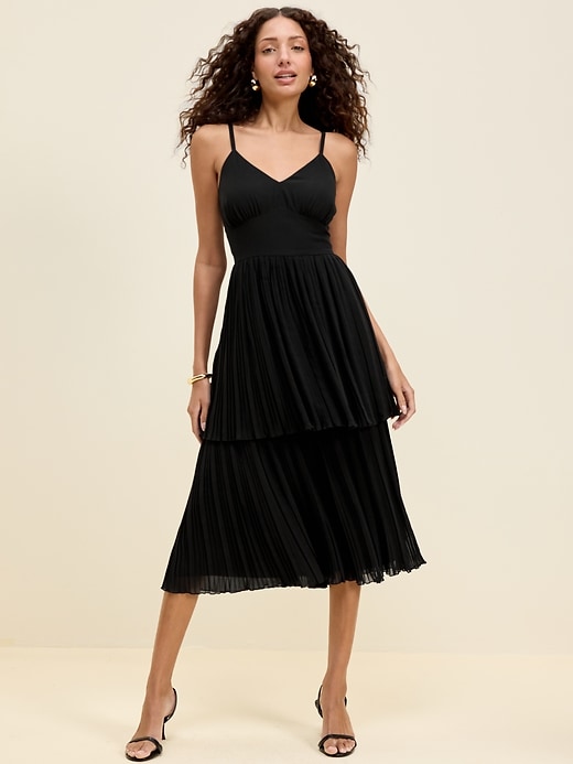 L'image numéro 1 présente Robe mi-longue ajustée et évasée à plis Moments signés Old Navy