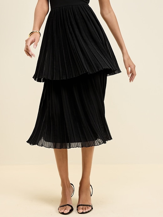 L'image numéro 4 présente Robe mi-longue ajustée et évasée à plis Moments signés Old Navy