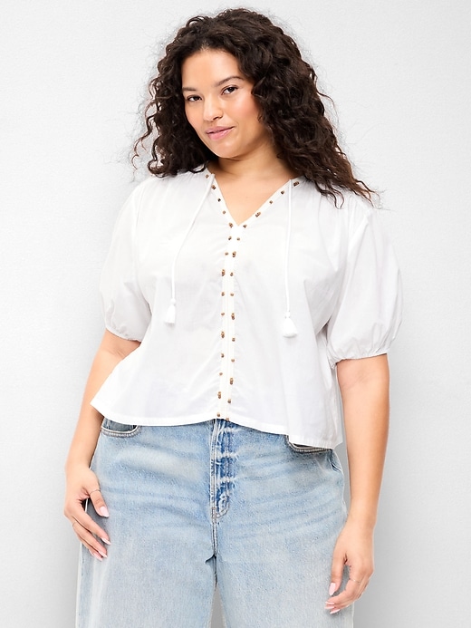 L'image numéro 6 présente Haut perlé à manches courtes