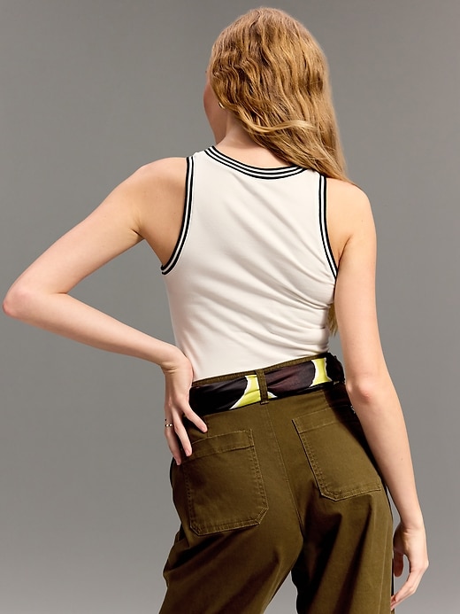 L'image numéro 2 présente Camisole Old Navy x Christopher John Rogers