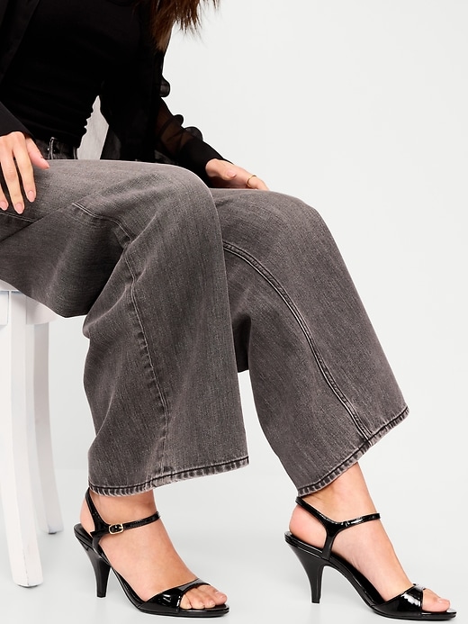 L'image numéro 2 présente Sandales à bride pour femme