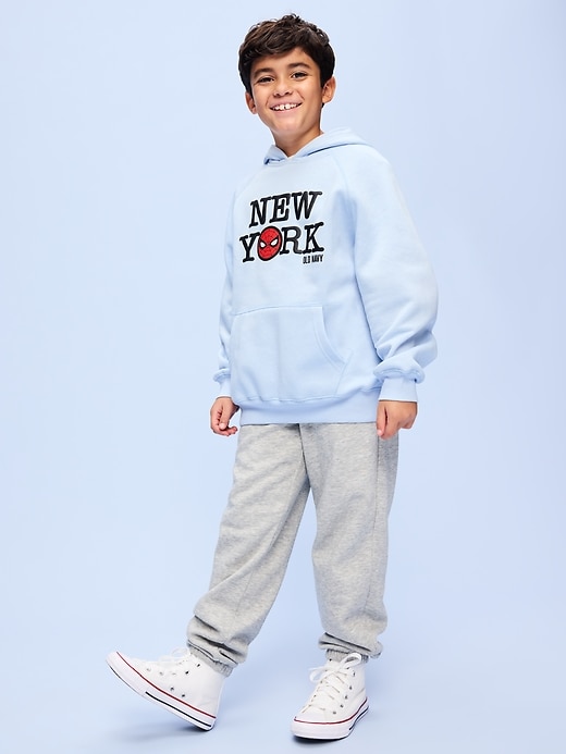 L'image numéro 2 présente Chandail à capuchon surdimensionné Spider-Man Old Navy x Marvel pour garçon