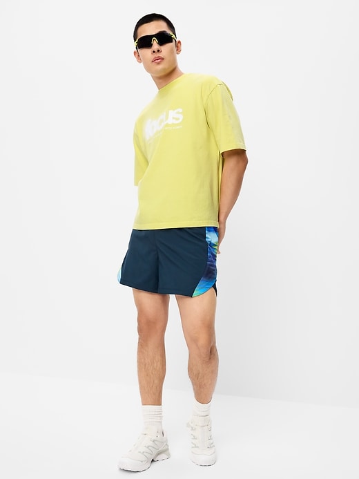 Image number 3 showing, Heavyweight Graphic Cropped T-Shirt