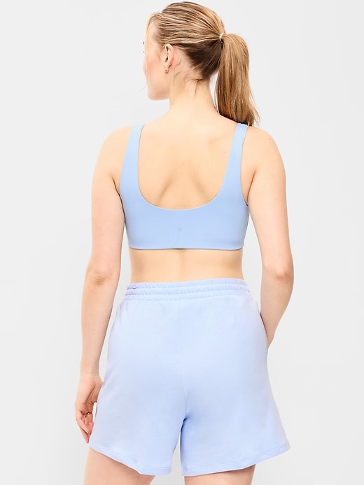 L'image numéro 6 présente Soutien-gorge de sport à encolure carrée et à maintien léger StudioSmooth