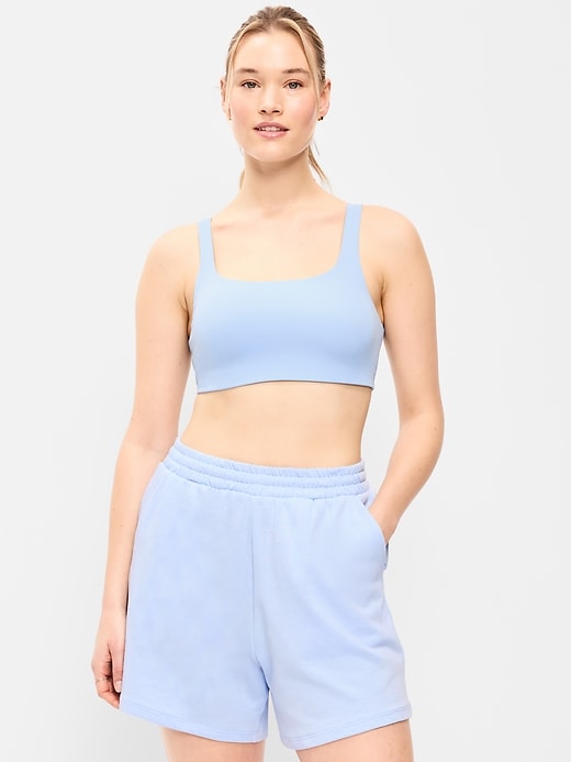 L'image numéro 5 présente Soutien-gorge de sport à encolure carrée et à maintien léger StudioSmooth