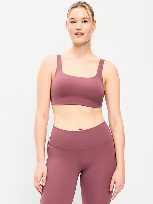 L'image numéro 5 présente Soutien-gorge de sport à encolure carrée et à maintien léger StudioSmooth