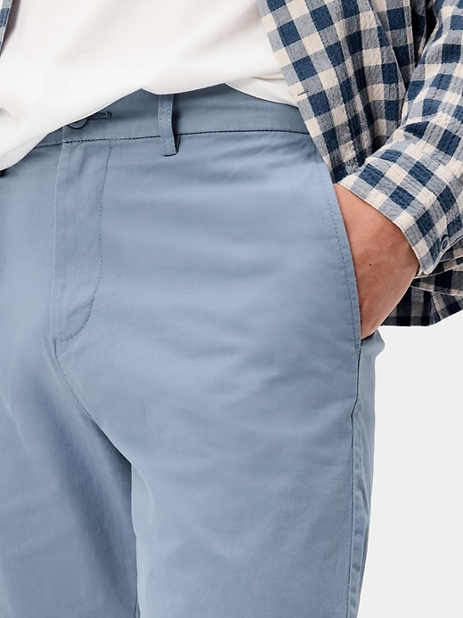 L'image numéro 4 présente Short Chino étroit Première nécessité à extensibilité intégrée, entrejambe de 5 cm