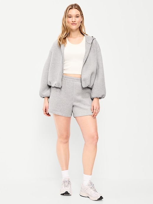 L'image numéro 4 présente Short à taille haute en molleton raffiné, entrejambe de 12,5 cm