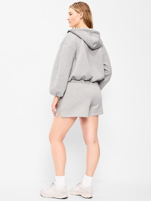 L'image numéro 5 présente Short à taille haute en molleton raffiné, entrejambe de 12,5 cm