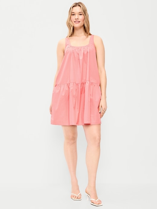 L'image numéro 7 présente Robe trapèze courte sans manches à taille tombante