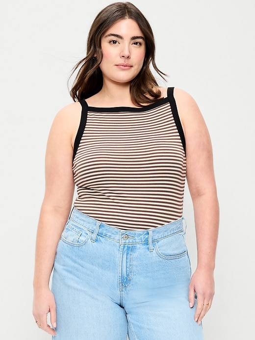 L'image numéro 5 présente Camisole tablier ajustée