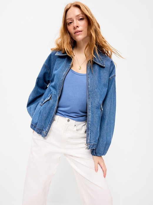 L'image numéro 3 présente Camisole luxueuse à encolure dégagée