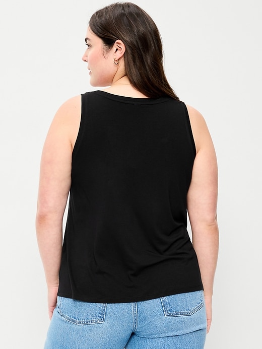 L'image numéro 6 présente Camisole luxueuse à encolure dégagée
