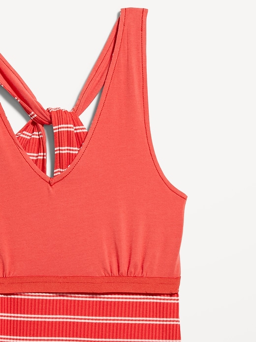 L'image numéro 5 présente Camisole côtelée à bretelles nouées au dos