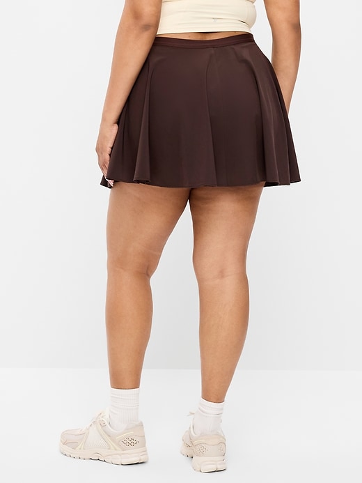 L'image numéro 4 présente Jupe-short trapèze à taille très haute en tissu extensible
