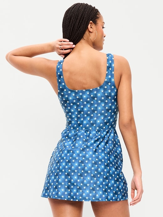 L'image numéro 2 présente Robe de bain mate nouée sur le côté