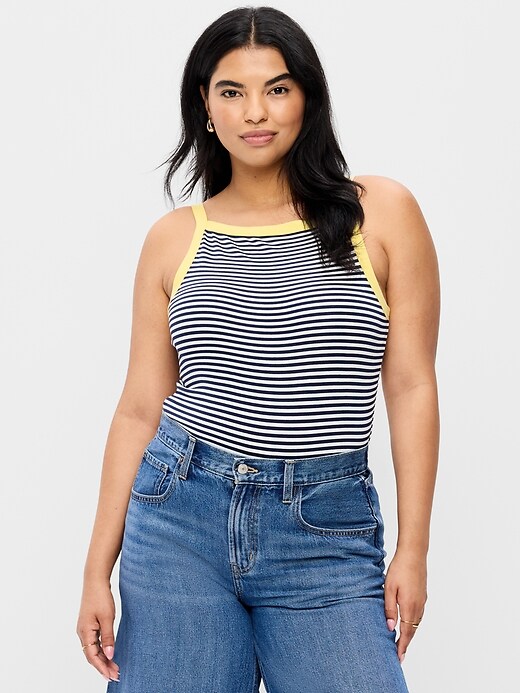 L'image numéro 5 présente Camisole tablier ajustée